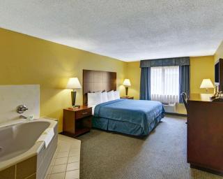 Quality Inn & Suites Grand Prairie South - 1