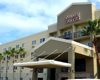 Comfort Suites Beachside - 9