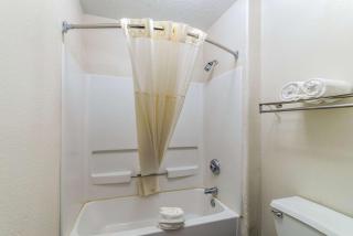 Quality Inn & Suites Canton - Canton - 7