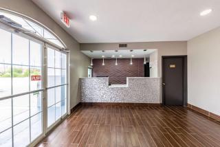 Quality Inn & Suites Canton - Canton - 3
