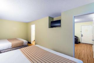Suburban Studios Lewisville - Lewisville - 6