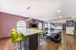 Quality Inn & Suites Canton - Canton - 1