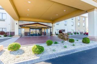 Comfort Suites - 8