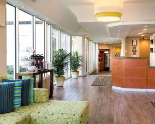 Comfort Suites Beachfront - 8