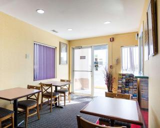 Econo Lodge Fredericksburg near I-95 - 2