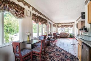 Econo Lodge Brattleboro South - 3