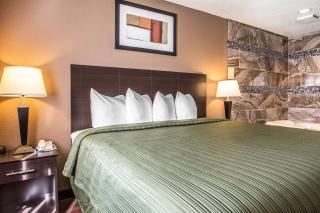 Quality Inn & Suites - West Bend - 3