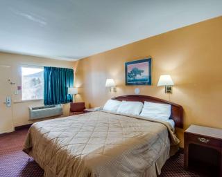 Econo Lodge Near Bluefield College - Bluefield - 1