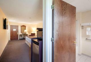 Rodeway Inn & Suites - Charles Town - 1