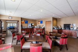 Comfort Inn & Suites Near University of Wyoming - Laramie - 1
