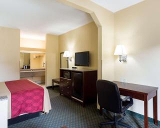 Rodeway Inn & Suites New Orleans Gentilly - 5