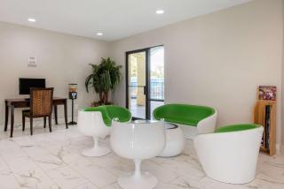 Clarion Inn & Suites Kissimmee-Lake Buena Vista South - Kissimmee - 2