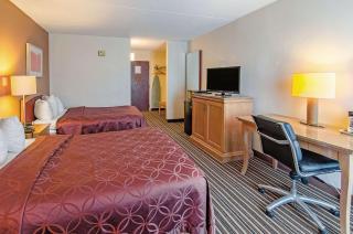 Econo Lodge Inn & Suites - Norton - 1