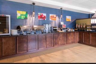 Quality Hotel & Suites - 8