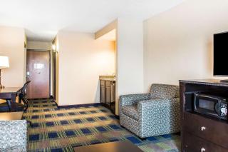 Comfort Inn & Suites - Meriden - 1