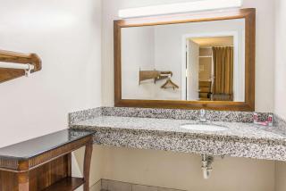 Econo Lodge North - Tallahassee - 1