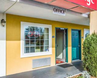 Econo Lodge - Lloyd - 8