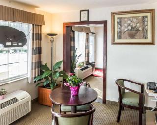 Econo Lodge - Lloyd - 4