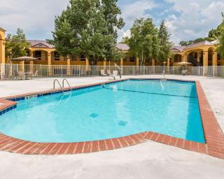 Econo Lodge Dalton West - 1