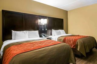 Comfort Inn & Suites near Six Flags - 7