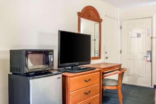 Rodeway Inn - La Grange - 1