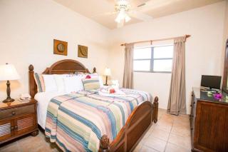 Clarion Suites Roatan at Pineapple Villas - First Bight - 8