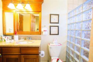 Clarion Suites Roatan at Pineapple Villas - First Bight - 6