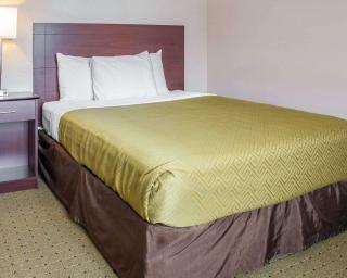 Econo Lodge - Ames - 8