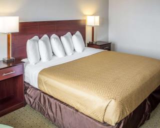 Econo Lodge - Ames - 7