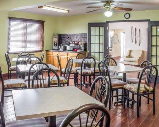 Econo Lodge - Ames - 6