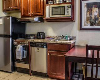 MainStay Suites Coralville - Iowa City - Coralville - 9