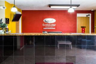 Econo Lodge Inn & Suites Walnut - 9