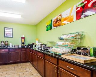 Quality Inn & Suites Ottumwa North - 1