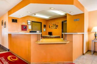 Econo Lodge & Suites - Pekin - 4