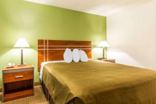 Econo Lodge & Suites - Pekin - 2