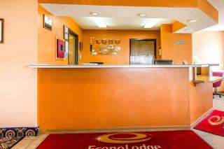 Econo Lodge & Suites - Pekin - 5