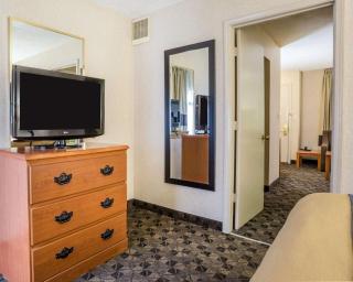 Quality Inn & Suites - 7