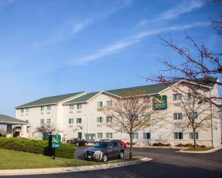 Quality Inn & Suites Loves Park near Rockford - 4