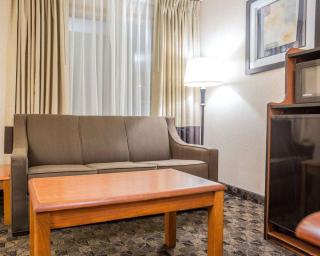 Quality Inn & Suites - 4
