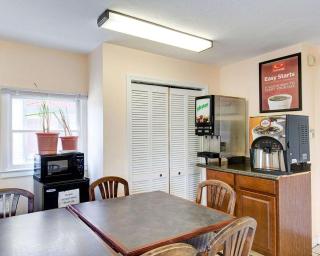 Econo Lodge - Sharon - 1