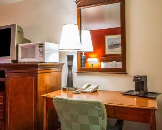 Rodeway Inn & Suites Brunswick near Hwy 1 - Brunswick - 7