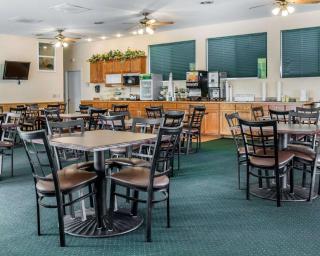 Quality Inn & Suites Mackinaw City Beachfront - Mackinaw City - 7