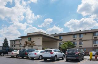 Quality Inn & Suites Detroit Metro Airport - Romulus - 8