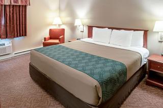 Econo Lodge Menomonie On The Bay - 7