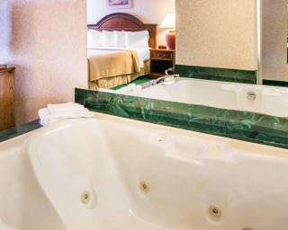 Quality Inn & Suites Next to the Casino - Ceresco - 6