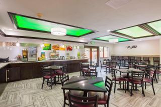 Quality Inn & Suites - Holland - 4