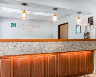 Quality Inn US65 & E Battlefield Rd Springfield - Springfield - 4