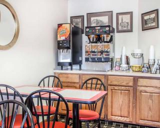 Econo Lodge - Cameron - 8