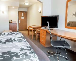 Sleep Inn & Suites Lake of the Ozarks - Camdenton - 1