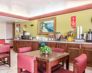 Econo Lodge - Dexter - 2